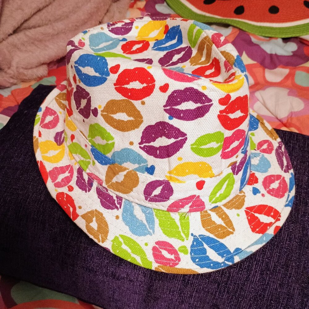 Multicolor all over lips on white Fedora, New